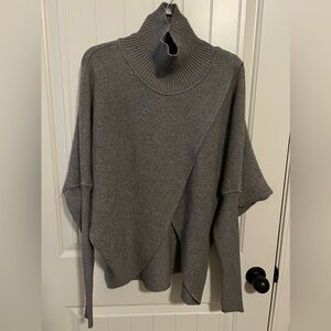 Elan crossover sweater gray cozy size M only worn one time